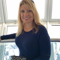 Laura Graves Photo 42