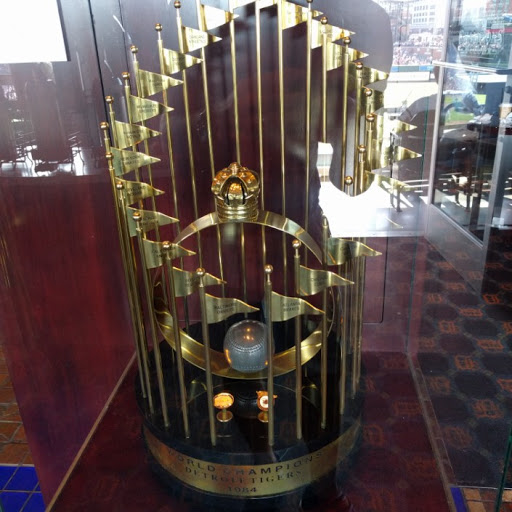 Aaron Hicks Photo 12