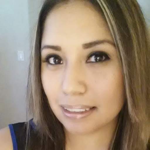 Josie Flores Photo 12