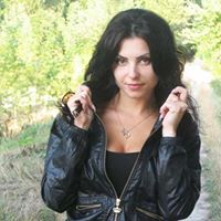 Julie Adriano Photo 5