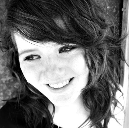Laura Michaels Photo 16