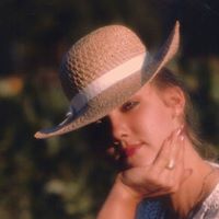 Angela Cash Photo 42