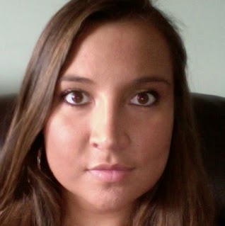 Ashley Robertson Photo 27