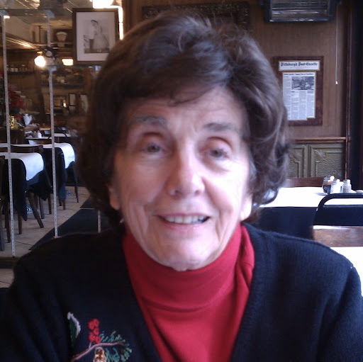 Martha Bond Photo 26