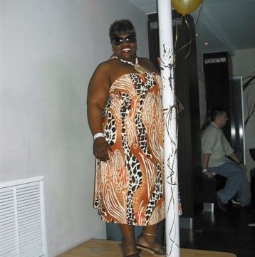 Stephanie Neal Photo 6