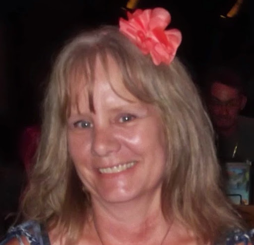 Laura Hanes Photo 27