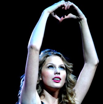 Emily Swift Photo 11
