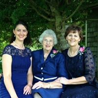 Elizabeth Walker Photo 30