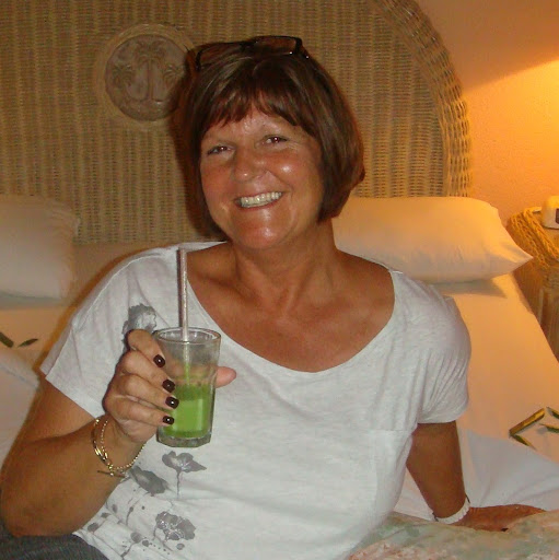 Julie Ingram Photo 38