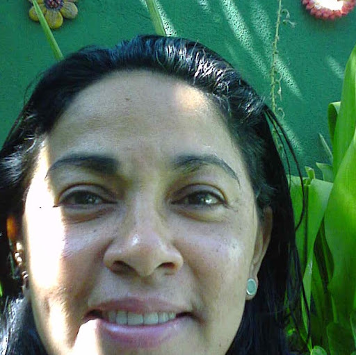 Elizabeth Pinto Photo 11