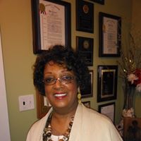 Sandra Holt Photo 26