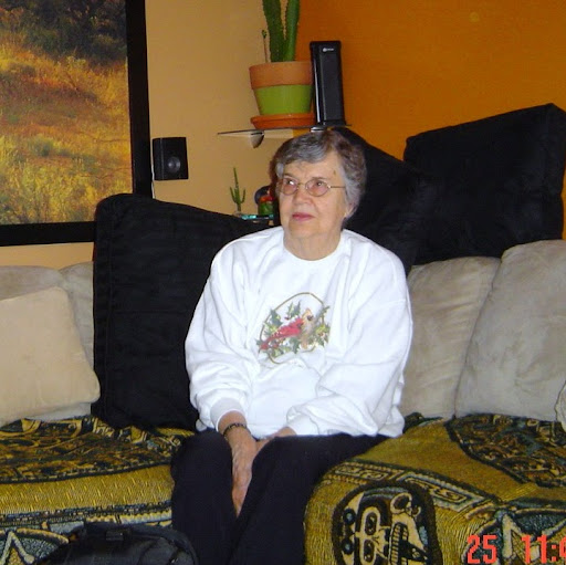 Elaine Andersen Photo 26