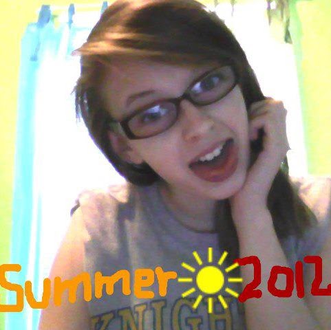 Anna Lynch Photo 11