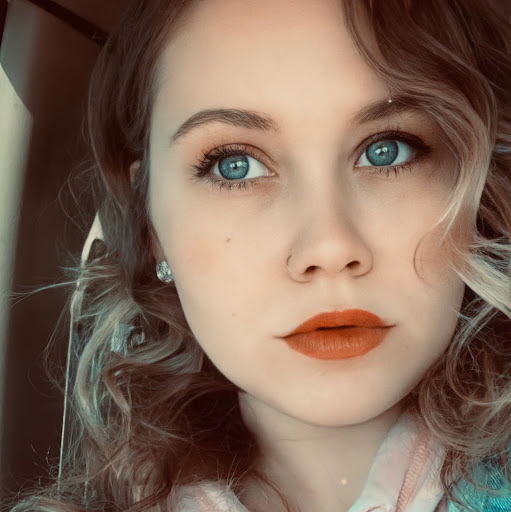 Katelyn Betts Photo 4