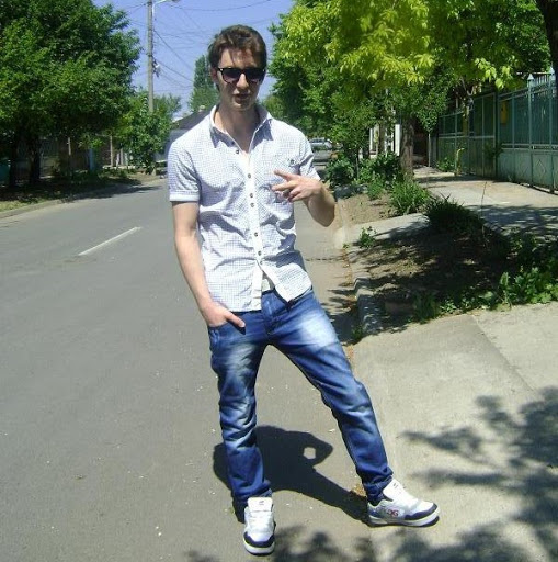 Leo James Photo 21