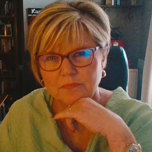 Anne Carmichael Photo 29
