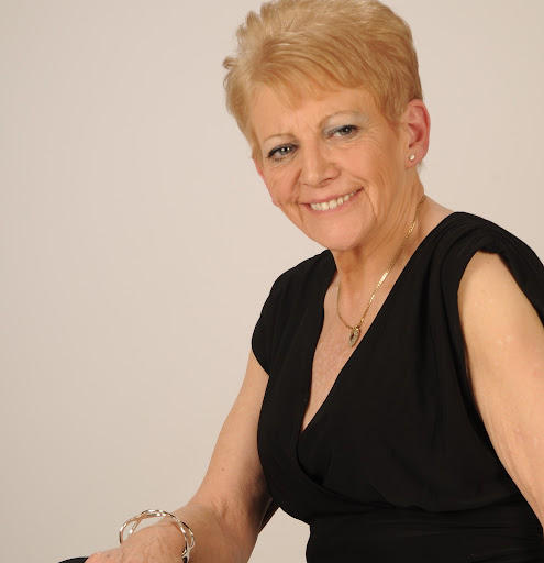 Joan Harris Photo 28