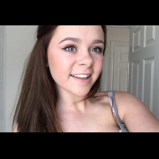 Lucy Carpenter Photo 24