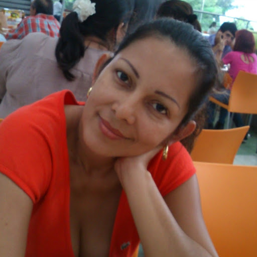 Ada Gomez Photo 30