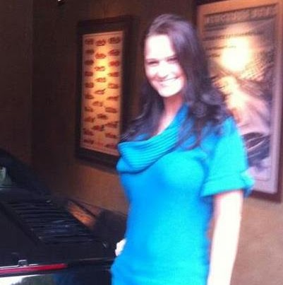 Julie Vest Photo 11