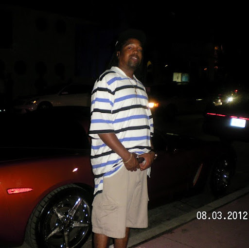 Derrick Aaron Photo 8