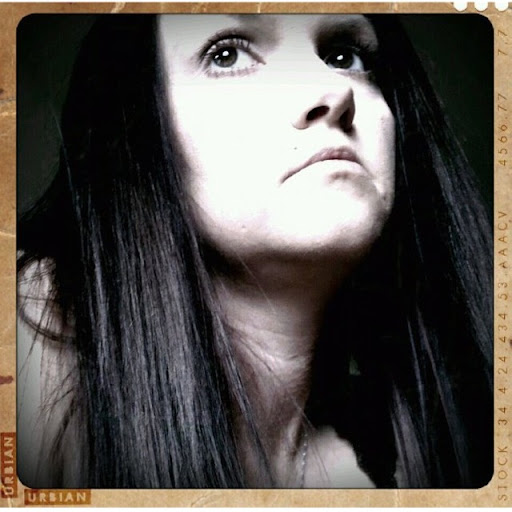 Amanda Hicks Photo 33