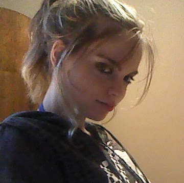 Elizabeth Mello Photo 17