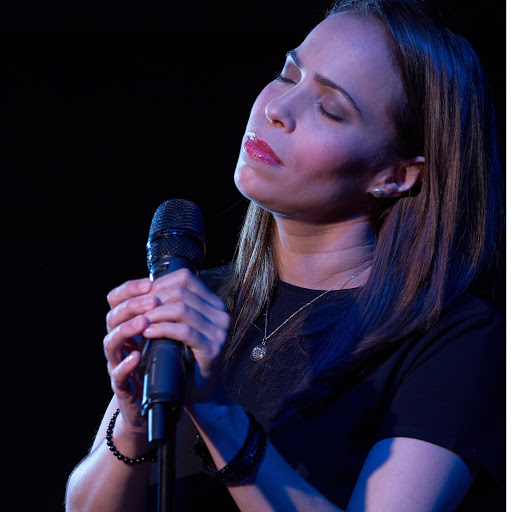 Jennifer Salinas Photo 32