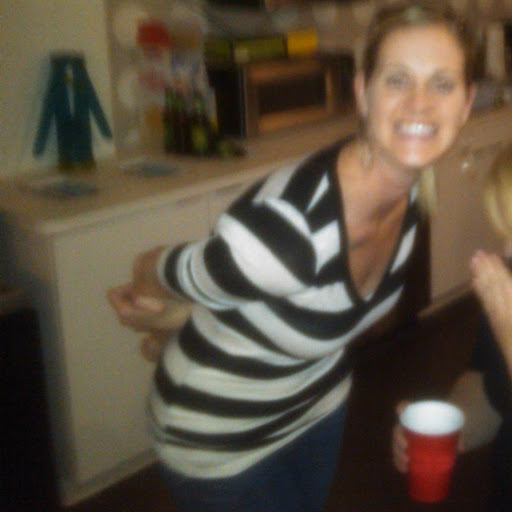 Sarah Hutchison Photo 40