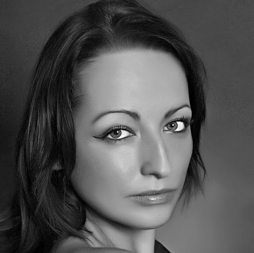 Louise Jenkins Photo 30