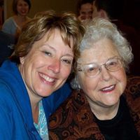 Elizabeth Squires Photo 28