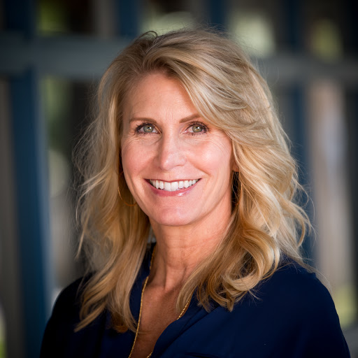 Christine Nichols Photo 44