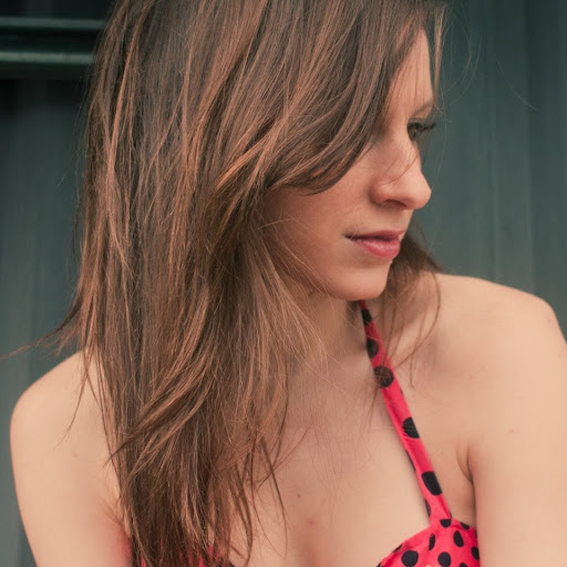 Sarah Moss Photo 22
