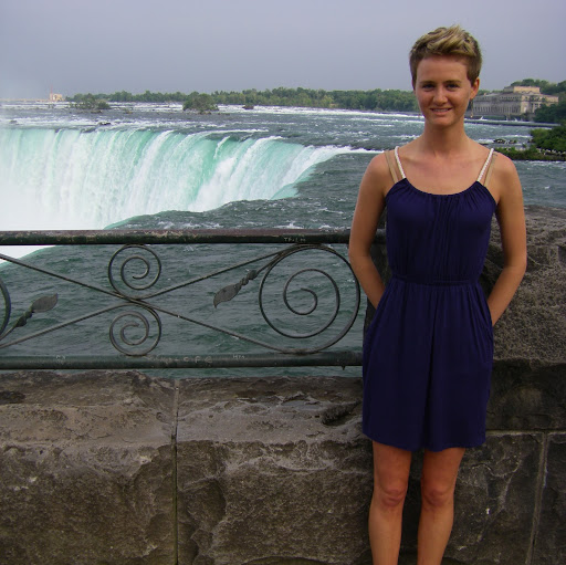 Anna Roberts Photo 9