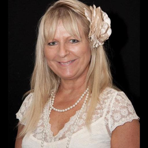 Julie Mathias Photo 26