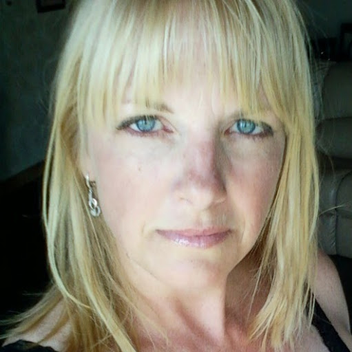 Shelly Garland Photo 4