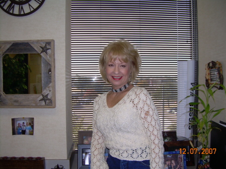 Linda Morris Photo 40