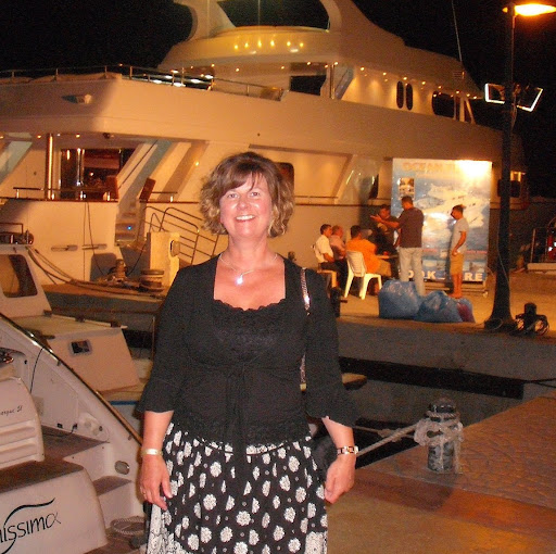 Carol Browne Photo 15