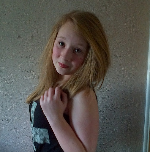 Maya Thompson Photo 14