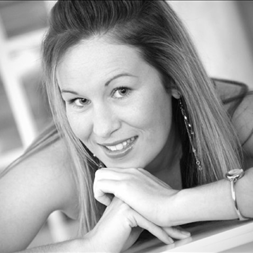 Joanne Robinson Photo 26