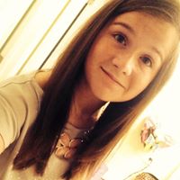 Elizabeth Helms Photo 16