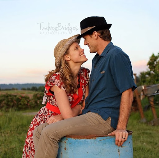 Jennifer Hall Photo 28