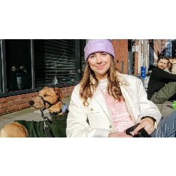 Amy Saunders Photo 43