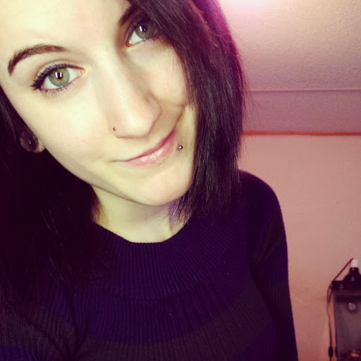 Victoria Smith Photo 43
