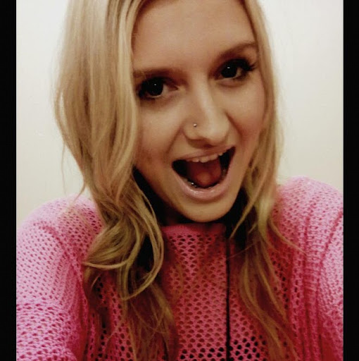 Claudia Wicks Photo 12