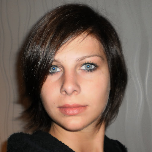 Jennifer Hartmann Photo 17