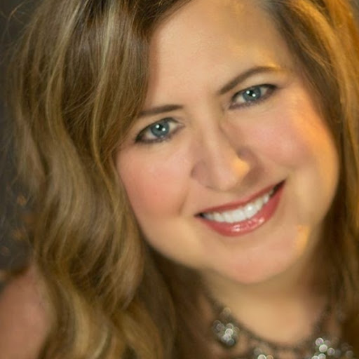 Stephanie Farrell Photo 25