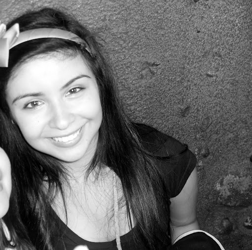 Yesenia Sanchez Photo 39