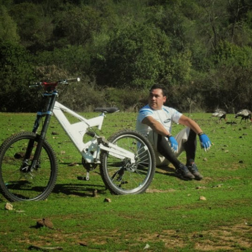 Alejandro Leon Photo 36