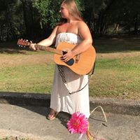 Stephanie Hendricks Photo 18